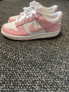 Nike White and Pink Youth Low-Top Sneaker (US 6Y)